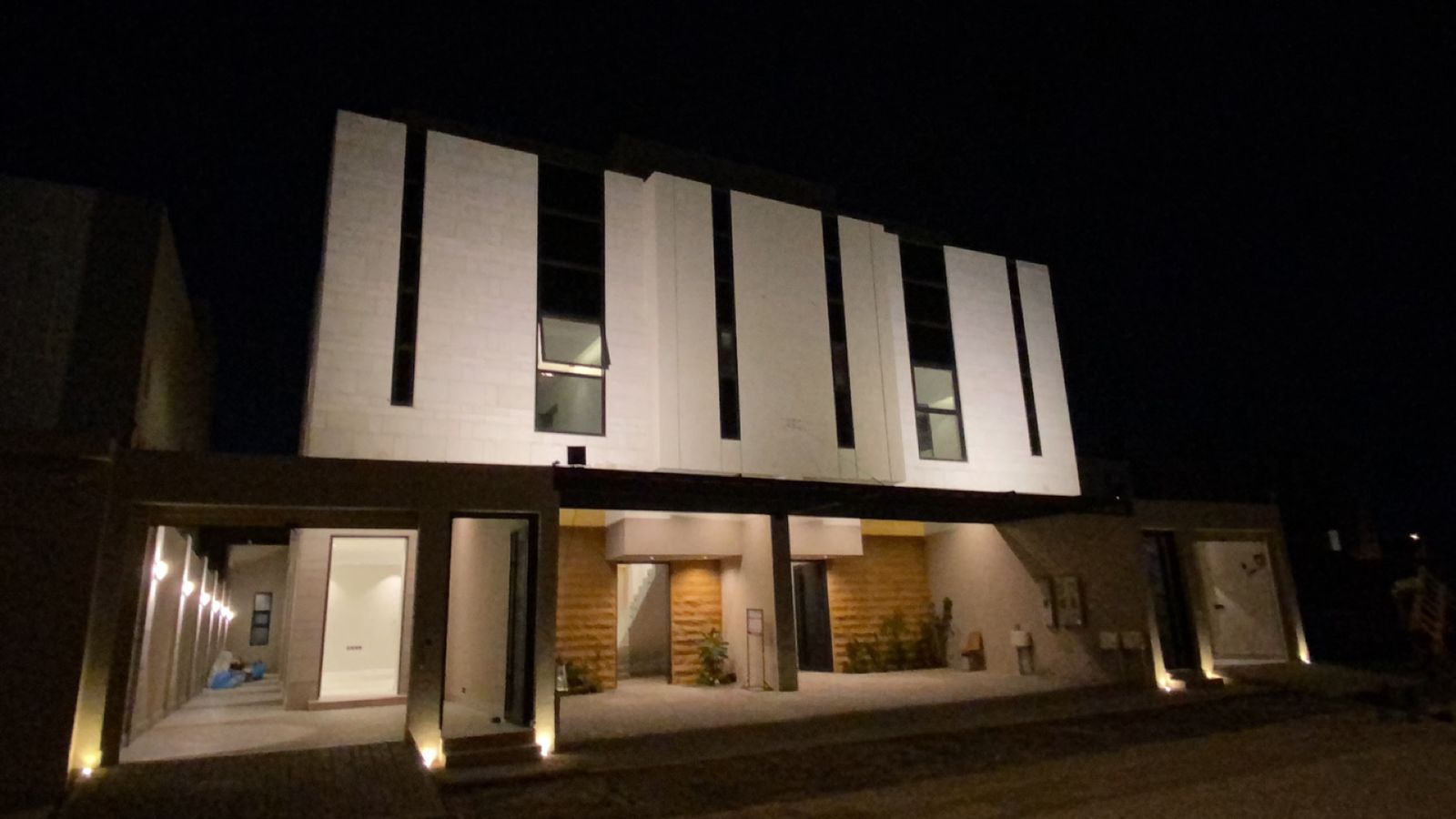 أدوار العارض